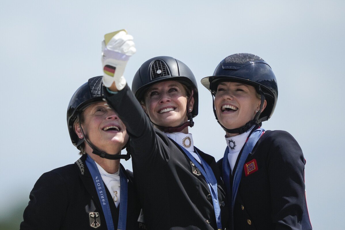 Juara bertahan Jessica von Bredow-Werndl menang gelaran dressage individu di Olimpik Paris